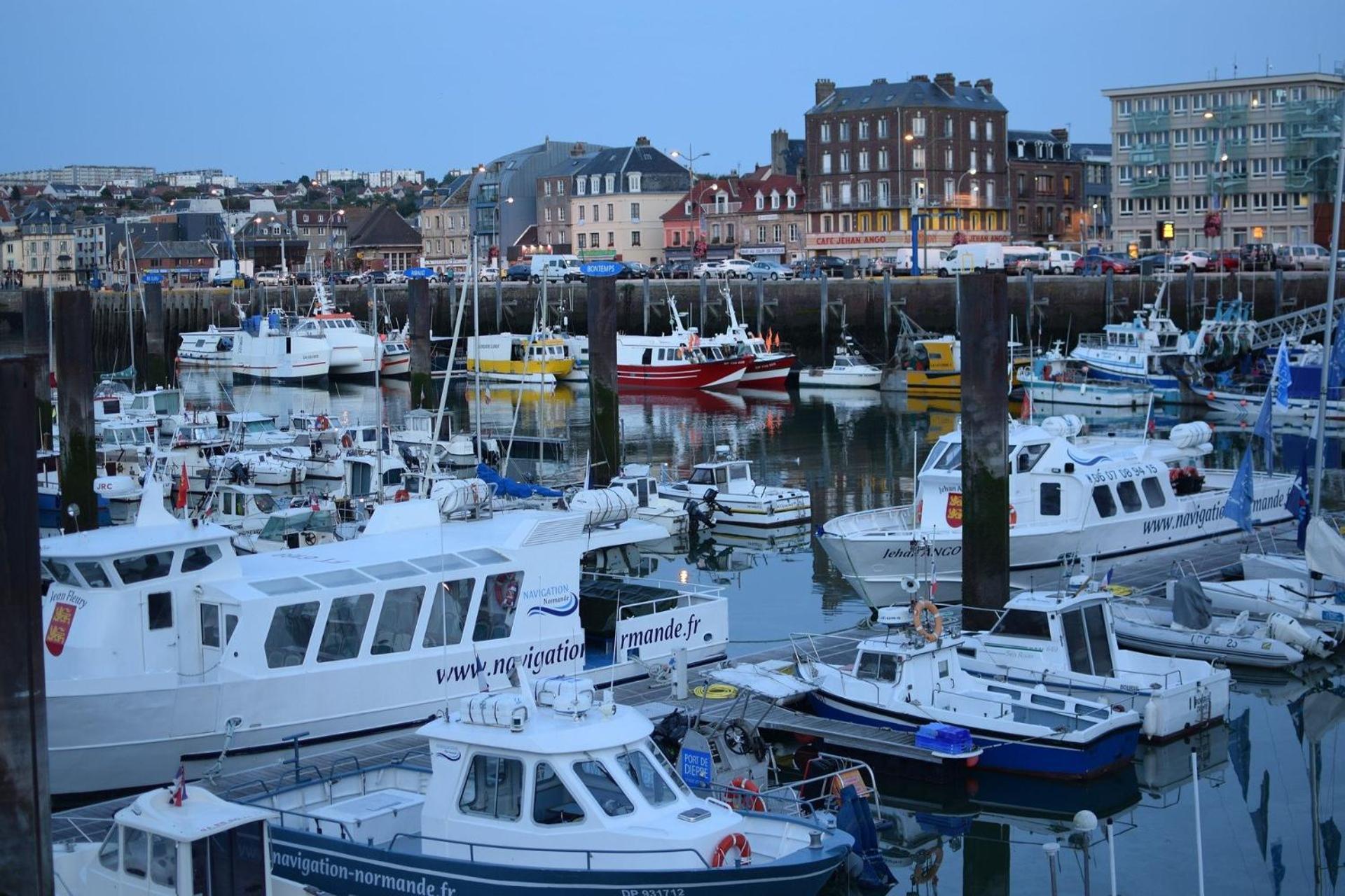 Le Voilier Ensoleille - Proximite Plage & Gare - Confort & Tranquillit Dieppe Esterno foto